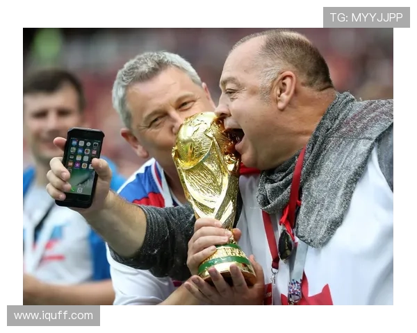 足球明星卡拍卖市场兴起 球迷收藏热潮掀起新风暴